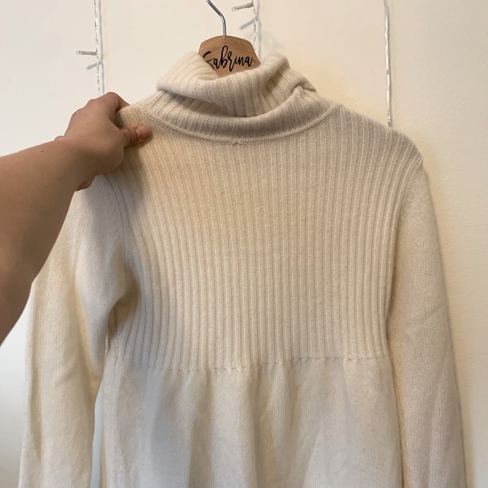 100% cashmere Vince size S turtle neck cream sweater